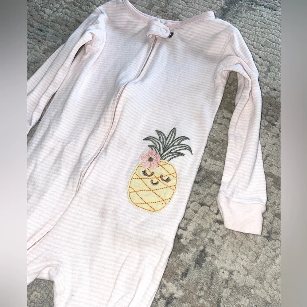 Carters footie onesie size 24 months - Picture 2 of 3